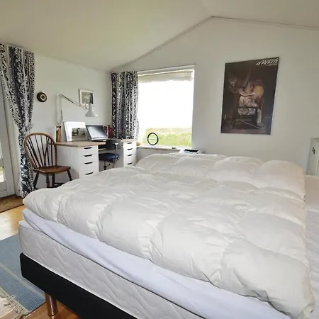 Three-bedroom In Feriehus Bogø By