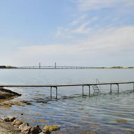 Three-bedroom In Feriehus Bogø By