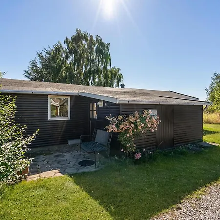 Three-bedroom In * Bogø By