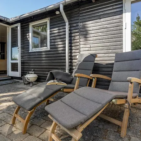 Three-bedroom In * Bogø By
