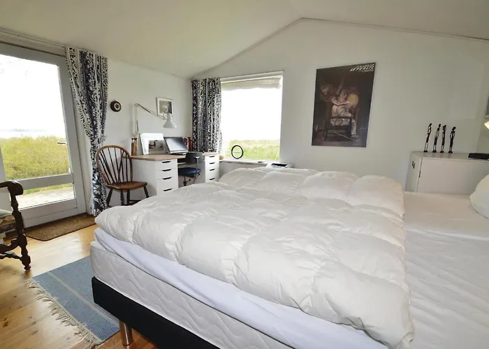 Three-bedroom In Vakantiehuis Bogø By