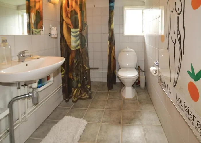 Vakantiehuis Three-bedroom In Bogø By