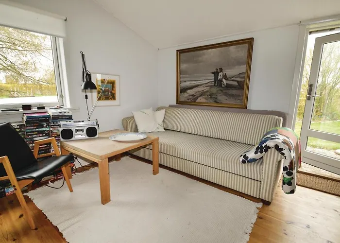 Three-bedroom In Vakantiehuis Bogø By