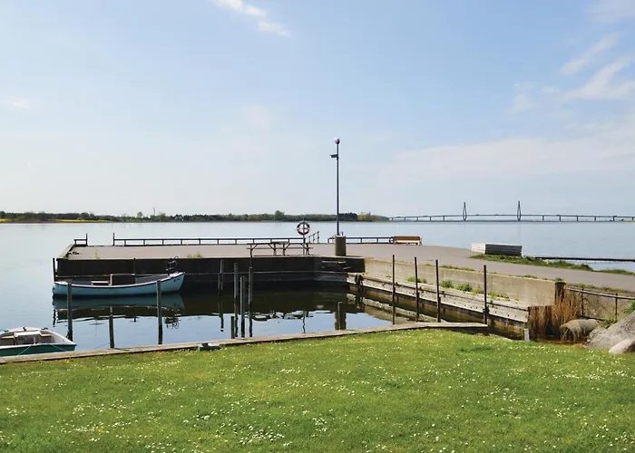 Three-bedroom In Vakantiehuis Bogø By